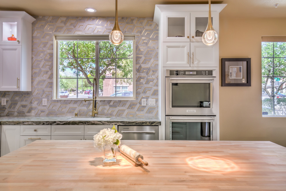 Home design - transitional home design idea in Las Vegas