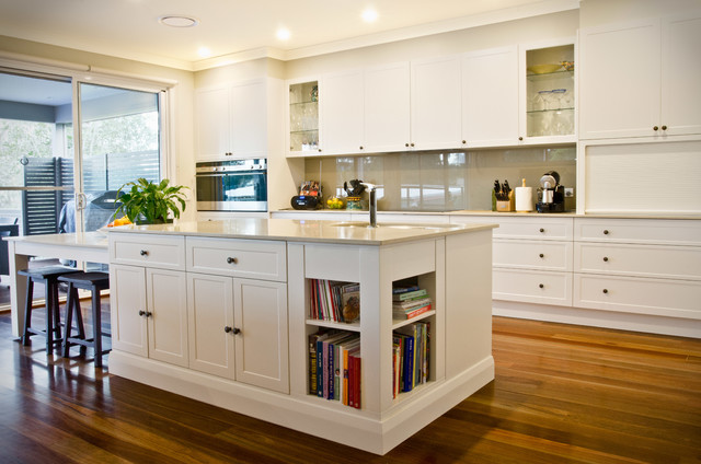 Transitional Kitchen nyklassisk-koekken