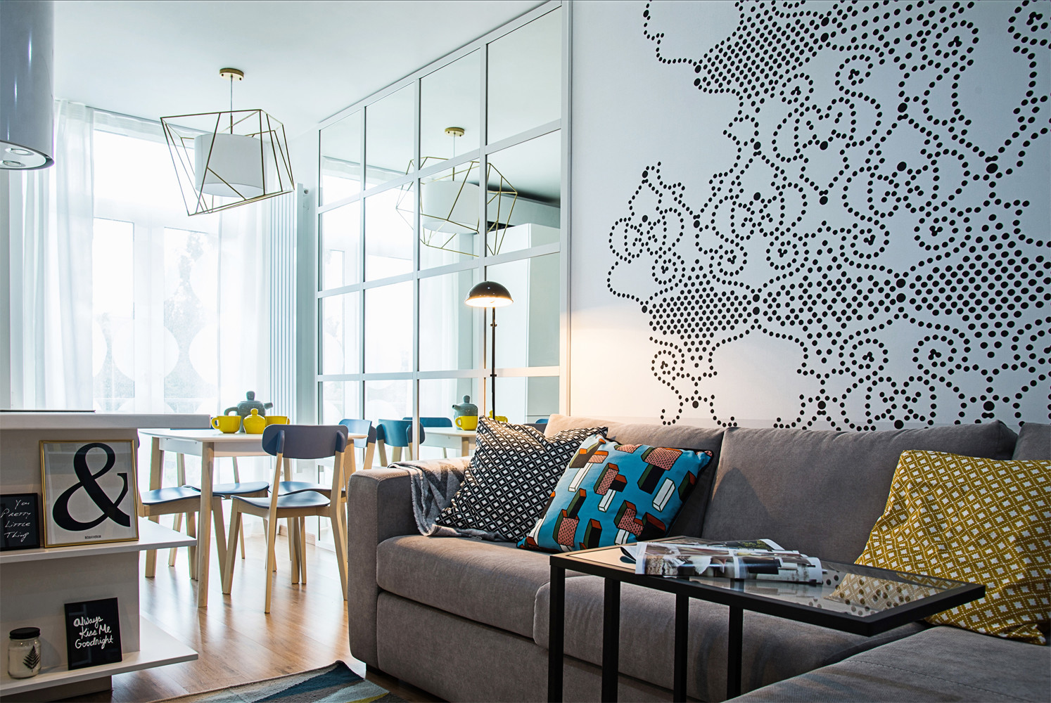 Яркий интерьер на 44 метрах