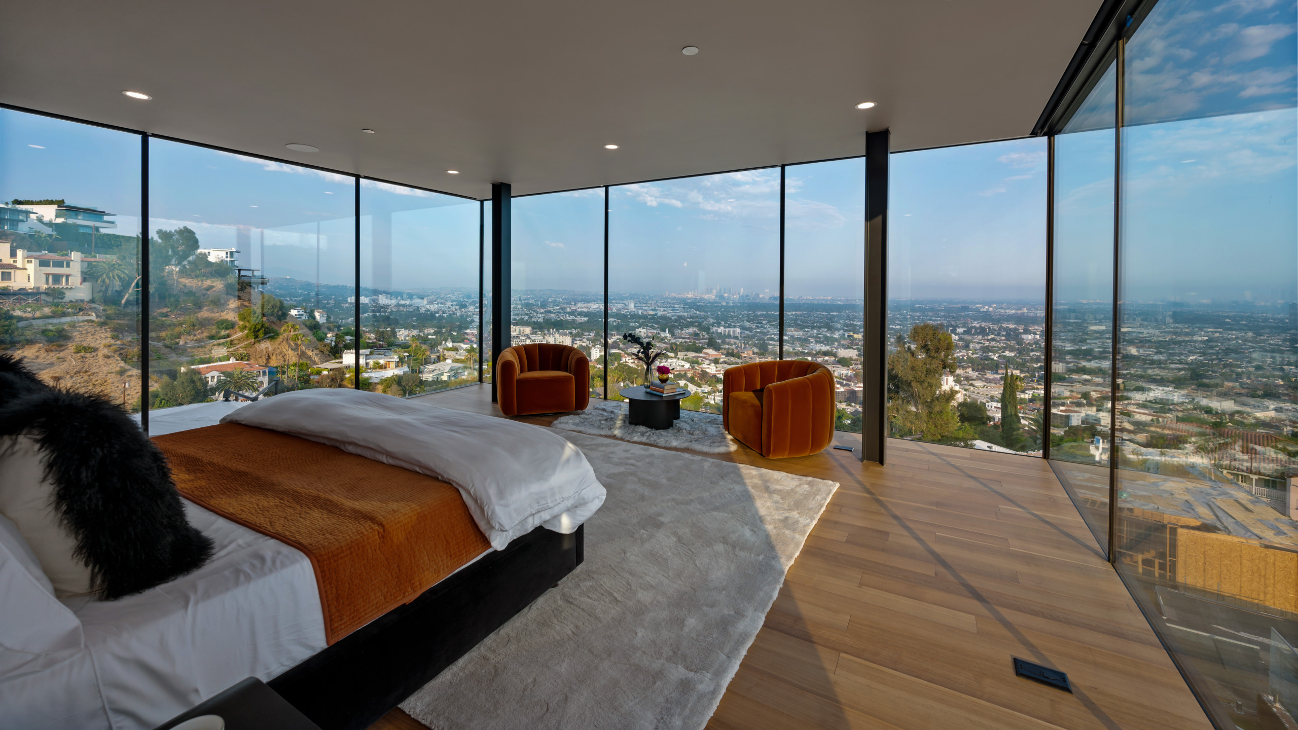 HOUSE ON HOLLYWOOD HILLS