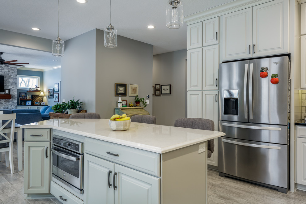 Kitchen - transitional kitchen idea