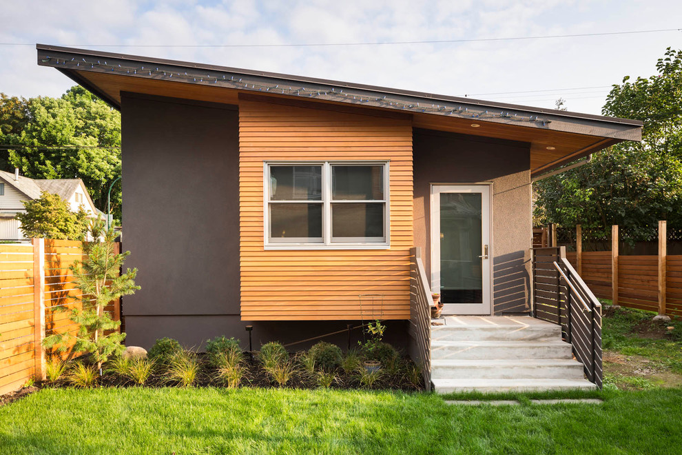 Photo of a contemporary one-storey exterior in Vancouver.