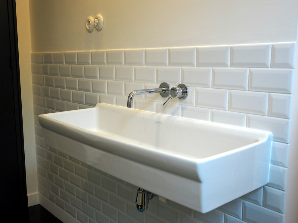 Photo of a small contemporary master bathroom in Toulouse with a corner shower, white tile, subway tile, white walls, dark hardwood floors and a wall-mount sink.