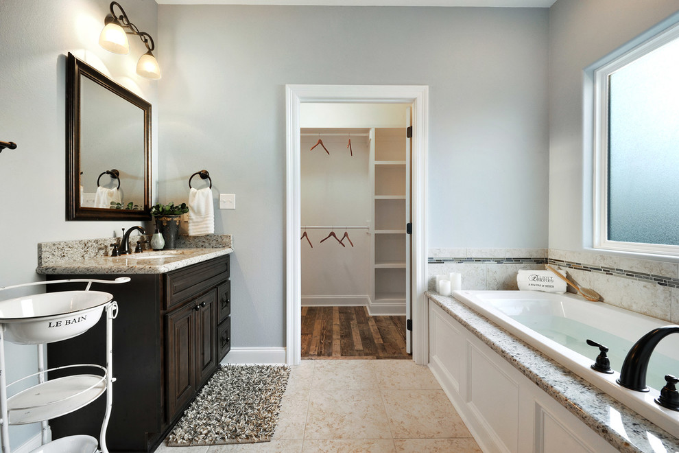 Farmhouse master bathroom photo