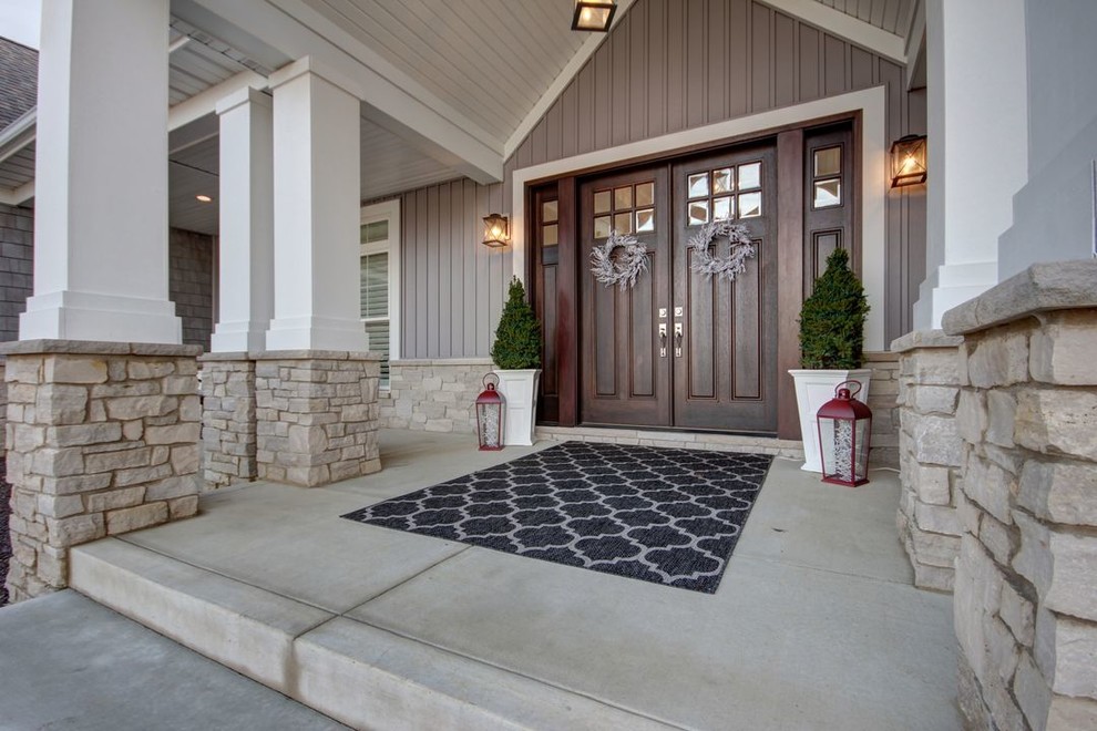 Transitional home design photo in Chicago