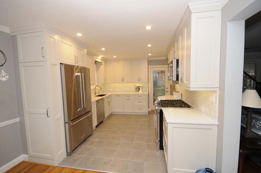 Kitchen - transitional kitchen idea in DC Metro