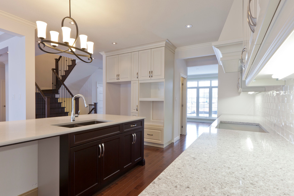 Transitional kitchen photo in Toronto