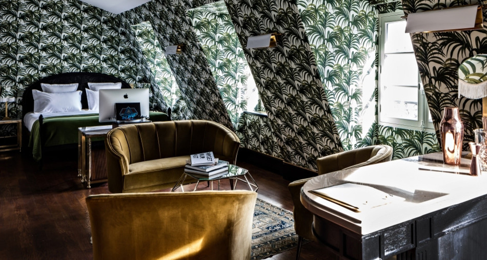 This is an example of a midcentury living room in Paris.