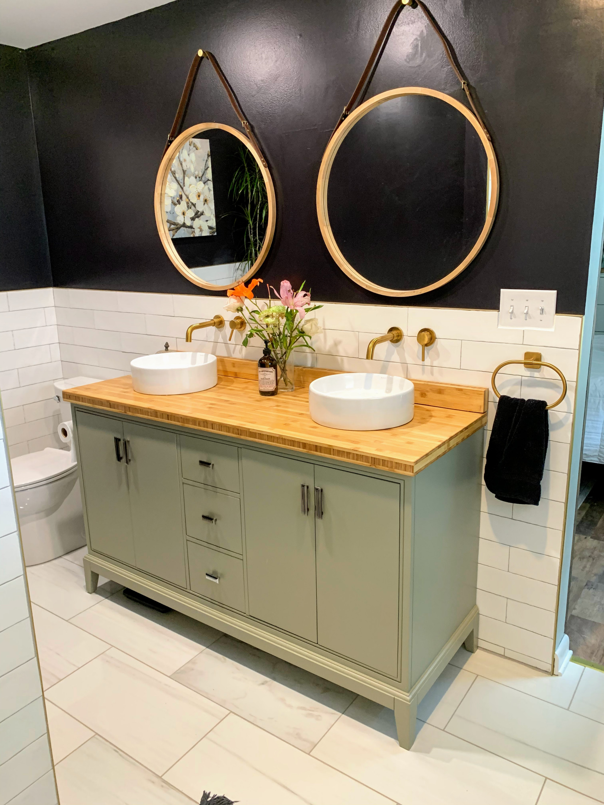 Black & White Bathroom