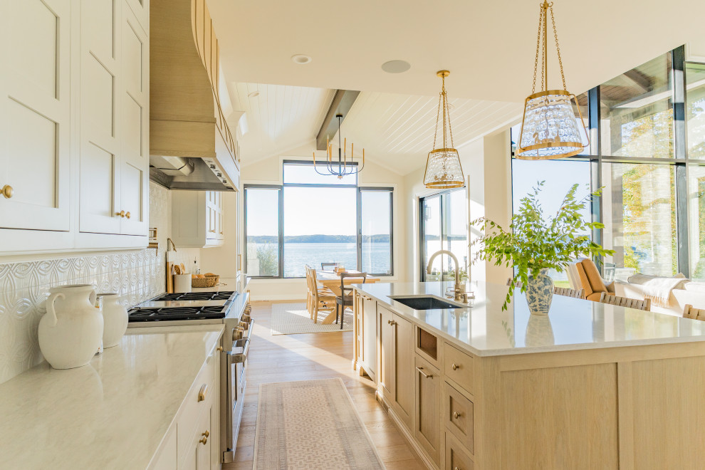 Kitchen - transitional kitchen idea in Grand Rapids