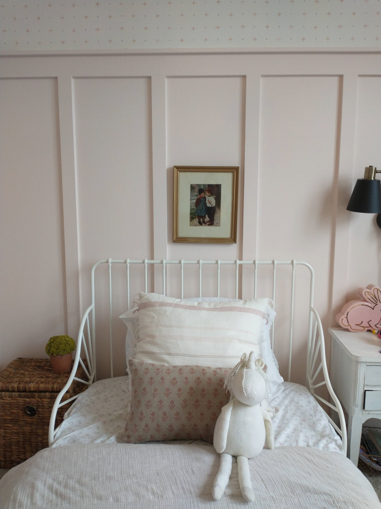 Transitional home design photo in St Louis