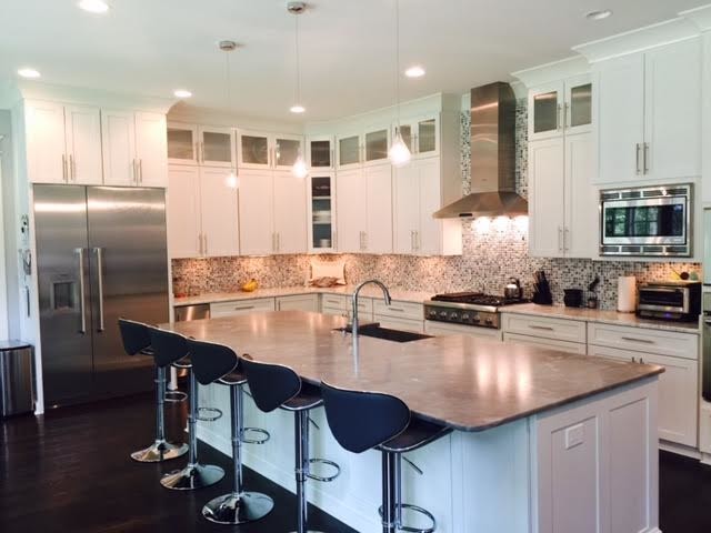 Example of a transitional kitchen design in Nashville
