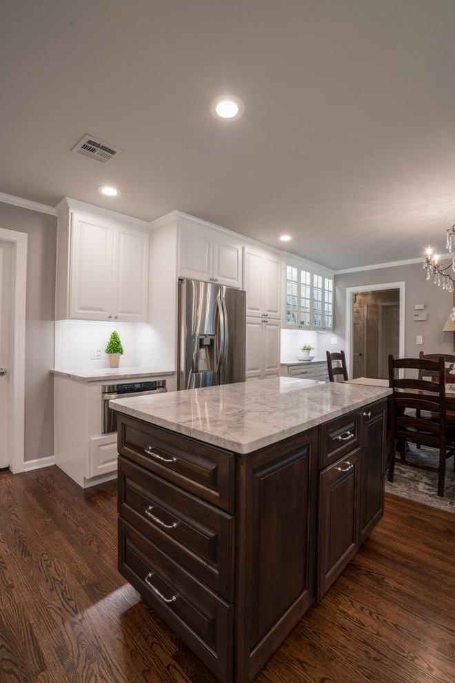 Kitchen - transitional kitchen idea