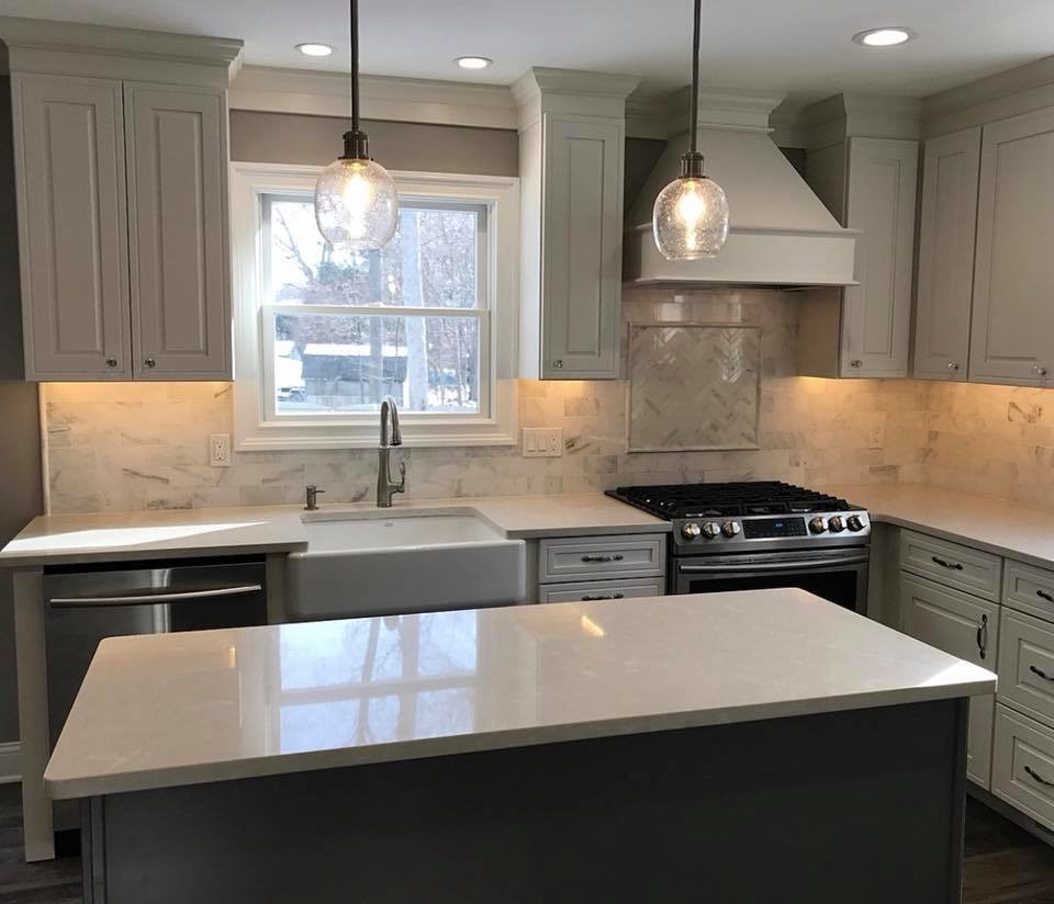 Transitional kitchen photo in Miami