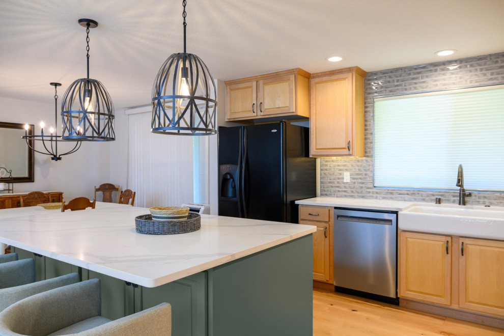 Transitional kitchen photo in Seattle