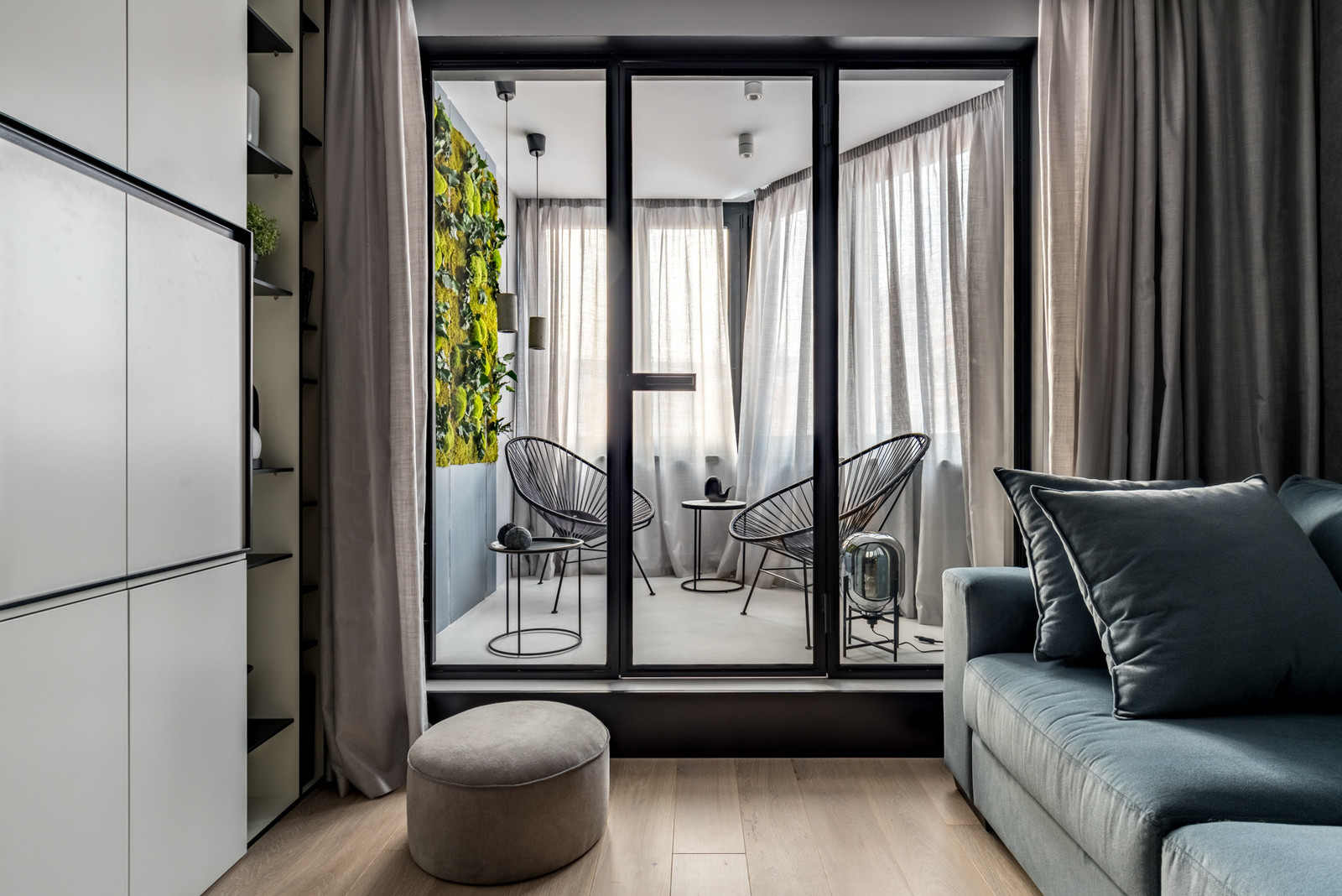 "Белый, серый и графит"