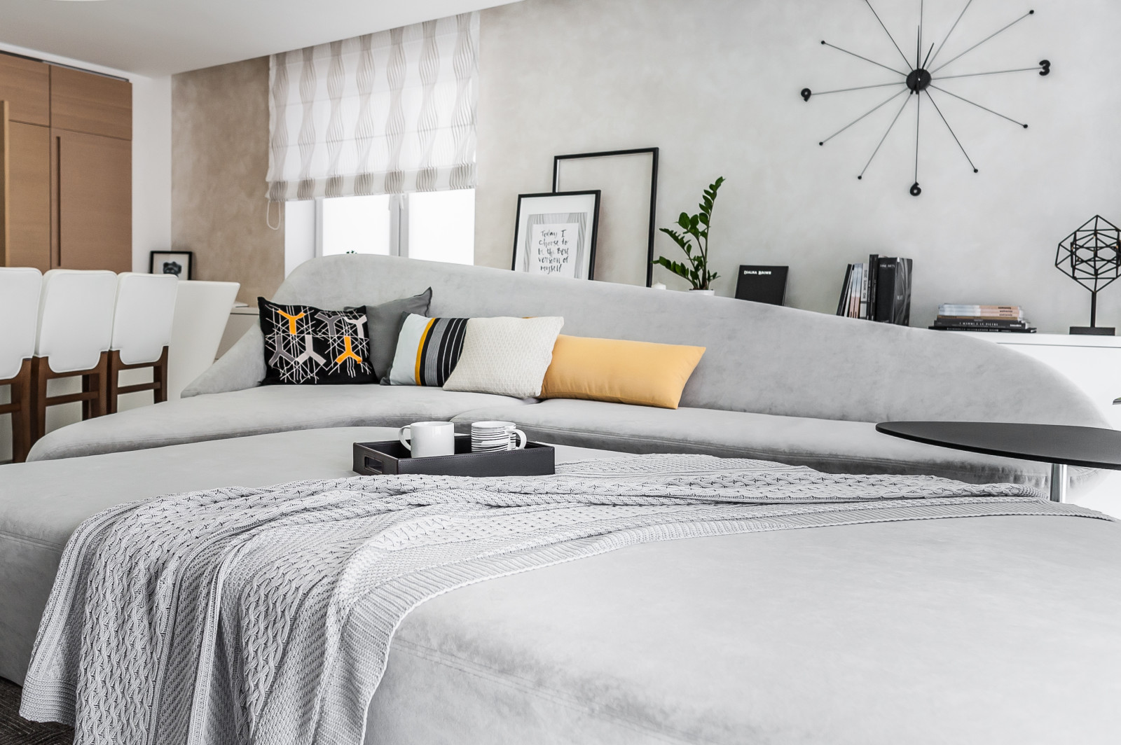 Светлый hi-tech