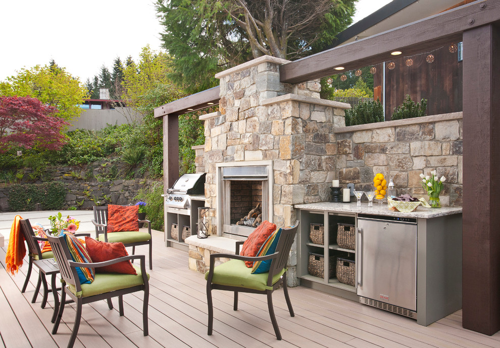 Design ideas for a traditional deck in Seattle with no cover.