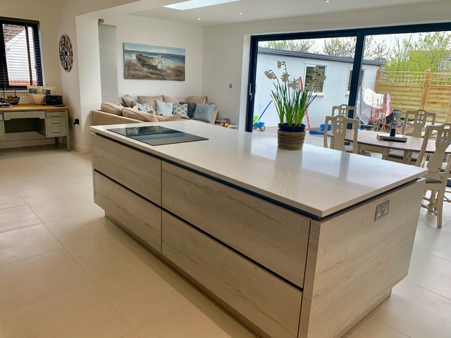 Three tone True Handle-less Kitchen with with Quartz worktops contemporary-kitchen
