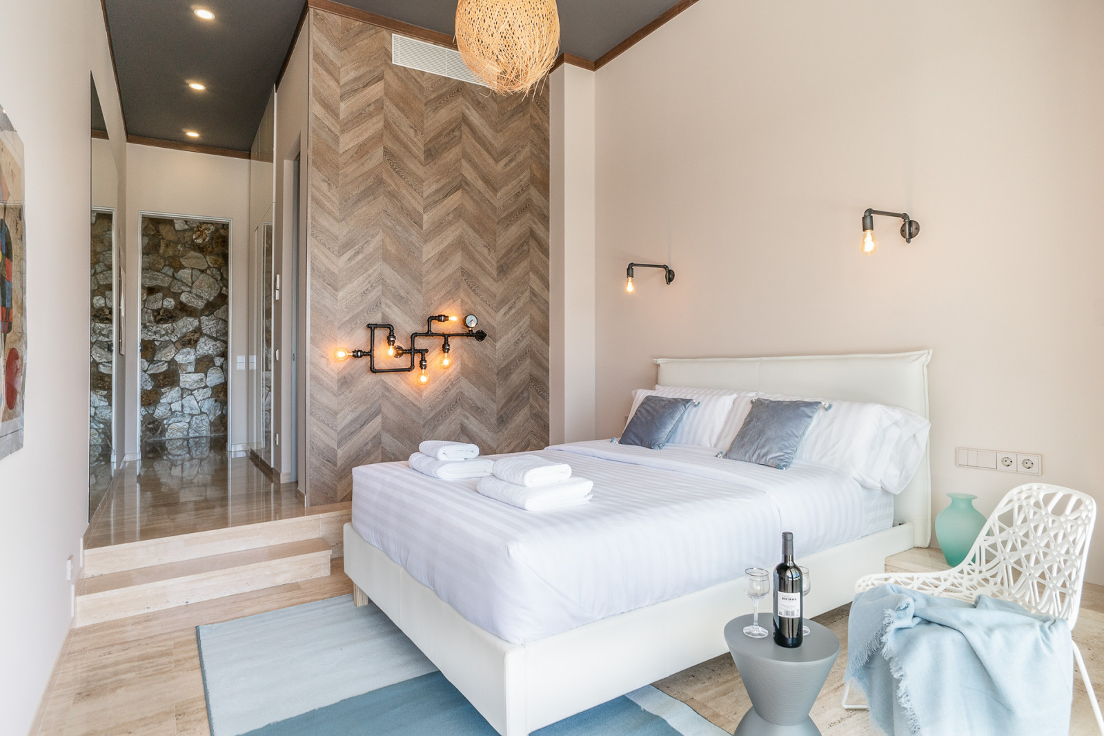 ИСПАНСКАЯ РИВЬЕРА. ДОМ НА СКЛОНЕ.