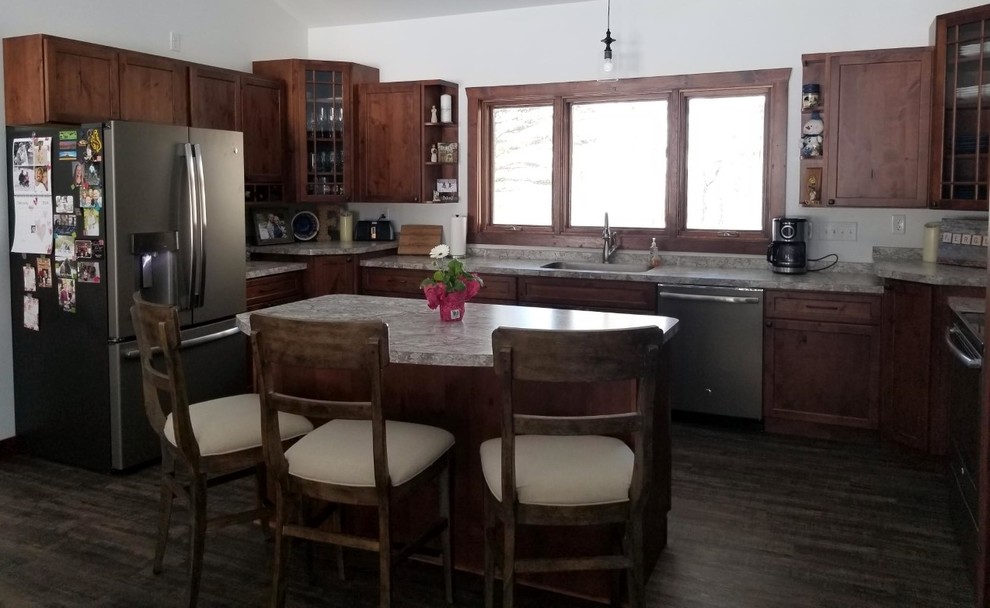 Kitchen - transitional u-shaped kitchen idea with an undermount sink, shaker cabinets, laminate countertops, stainless steel appliances and an island