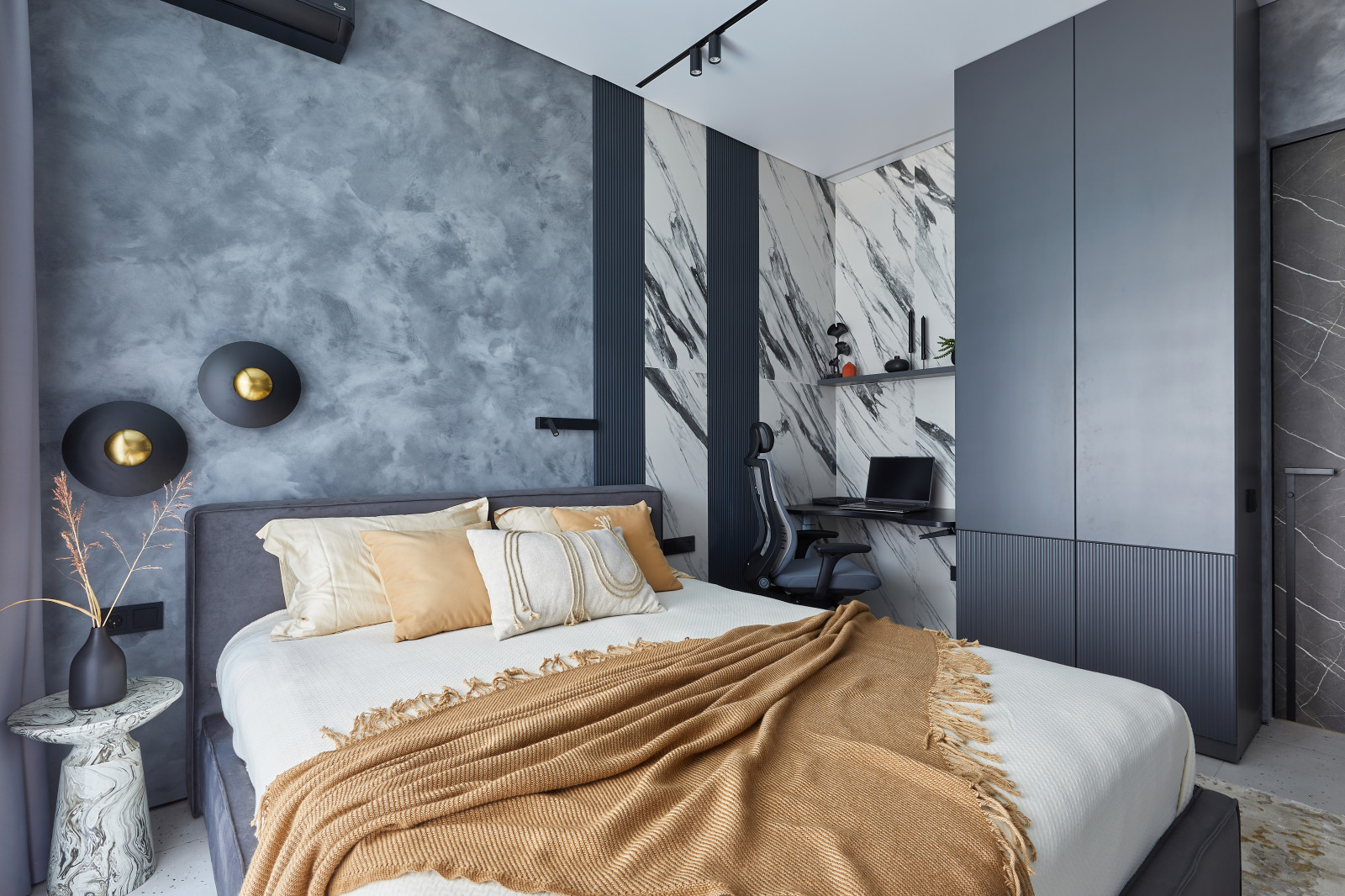 Монохромный минимализм