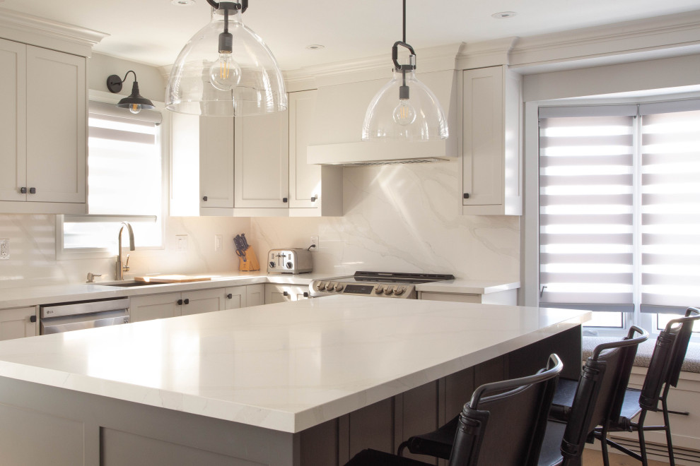 Example of a transitional kitchen design in Toronto