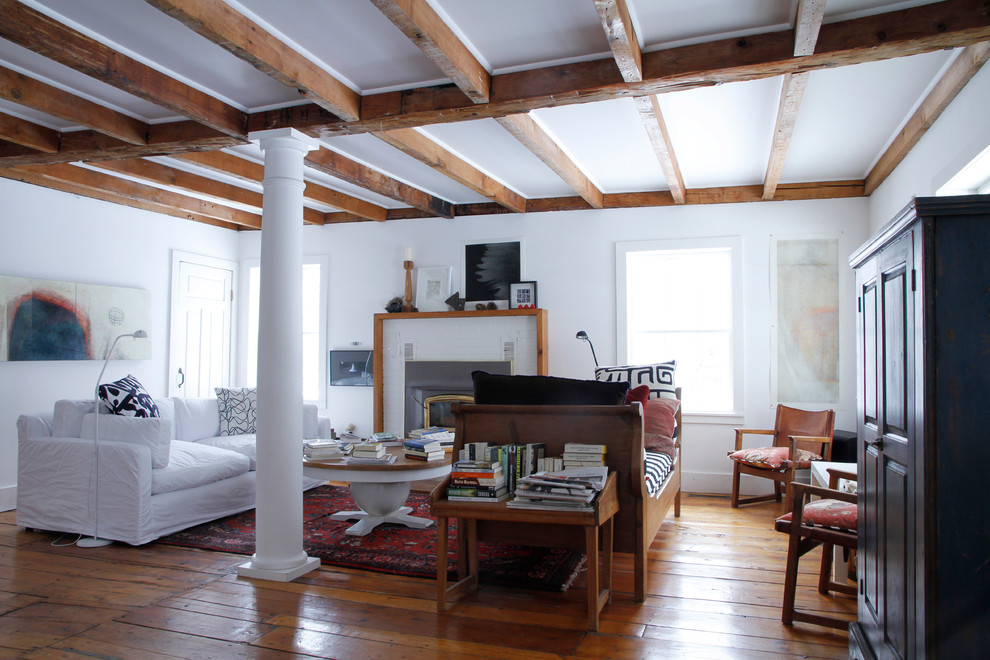 This is an example of an eclectic living room in Montreal.