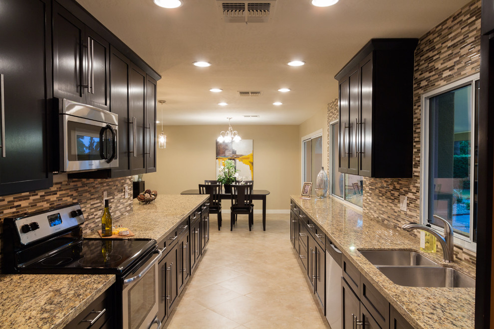 Kitchen - transitional kitchen idea in Phoenix