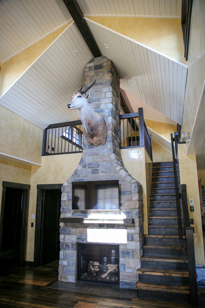 Home design - rustic home design idea in Calgary