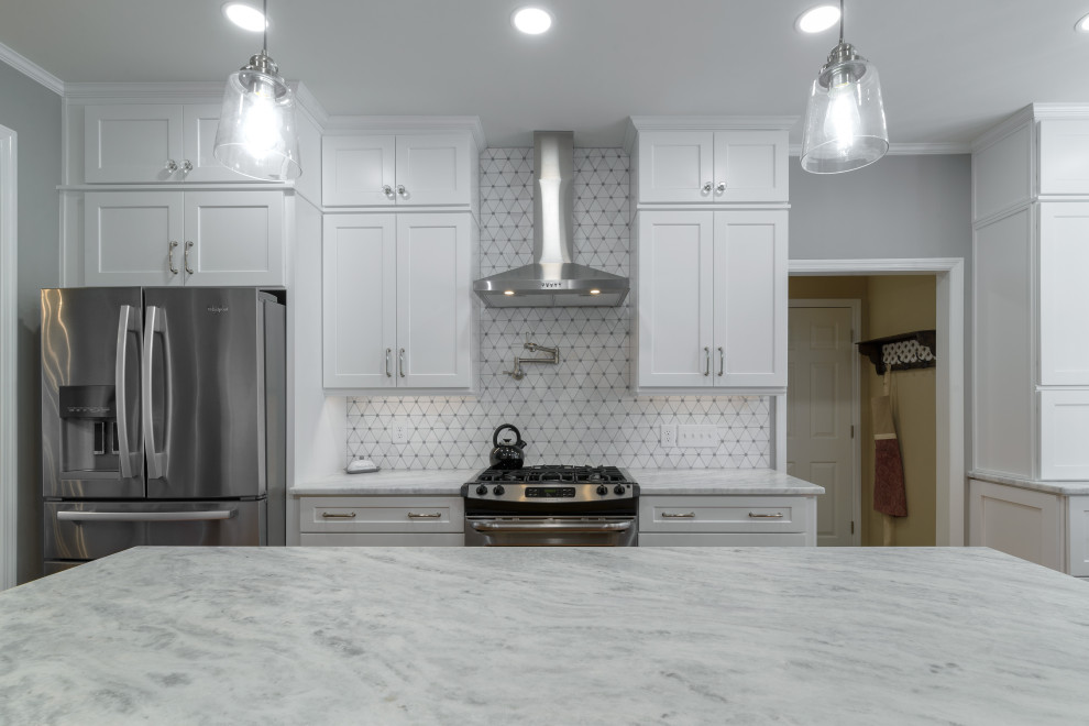 Transitional kitchen photo in Atlanta