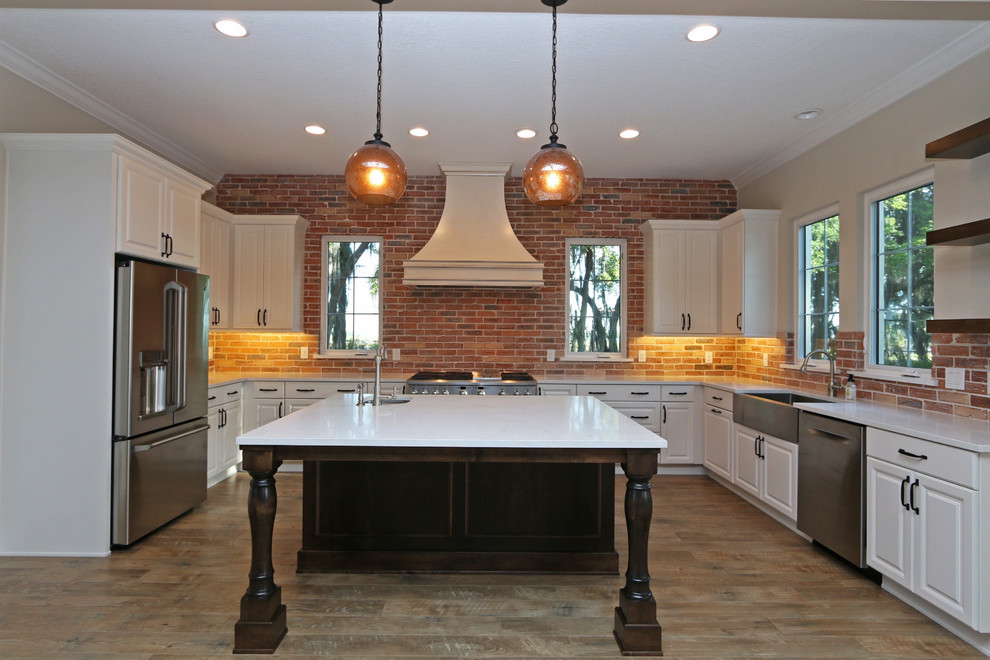 This is an example of a country kitchen in Orlando.