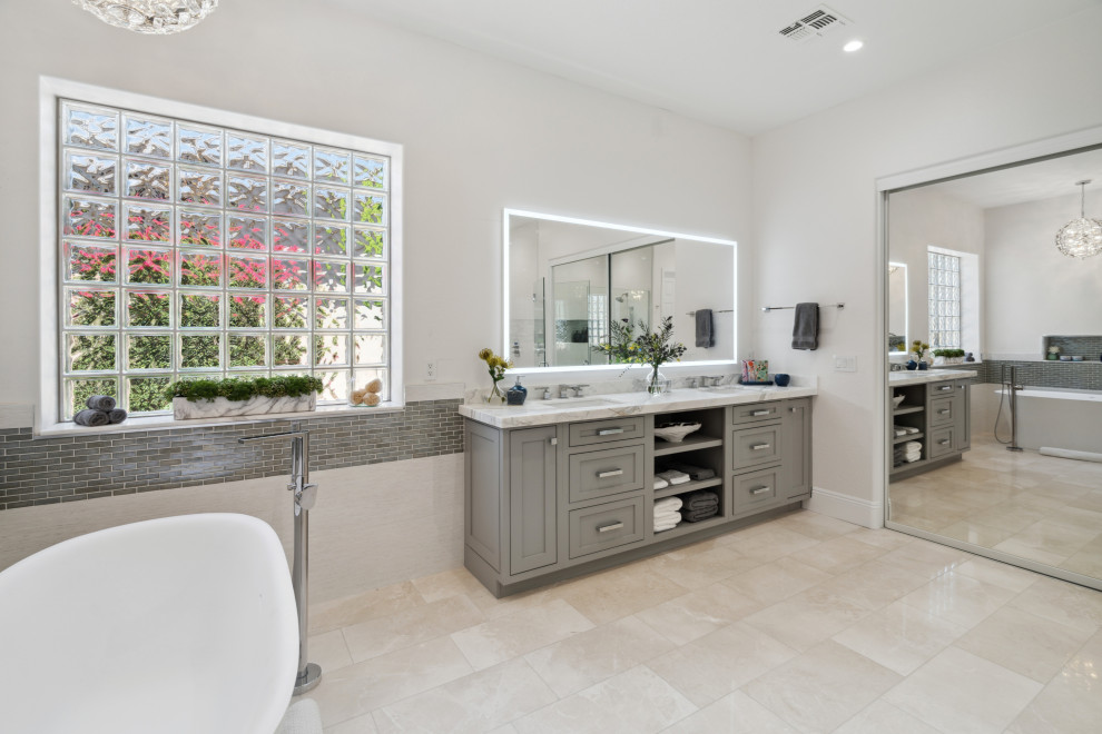 Example of a transitional bathroom design in Phoenix