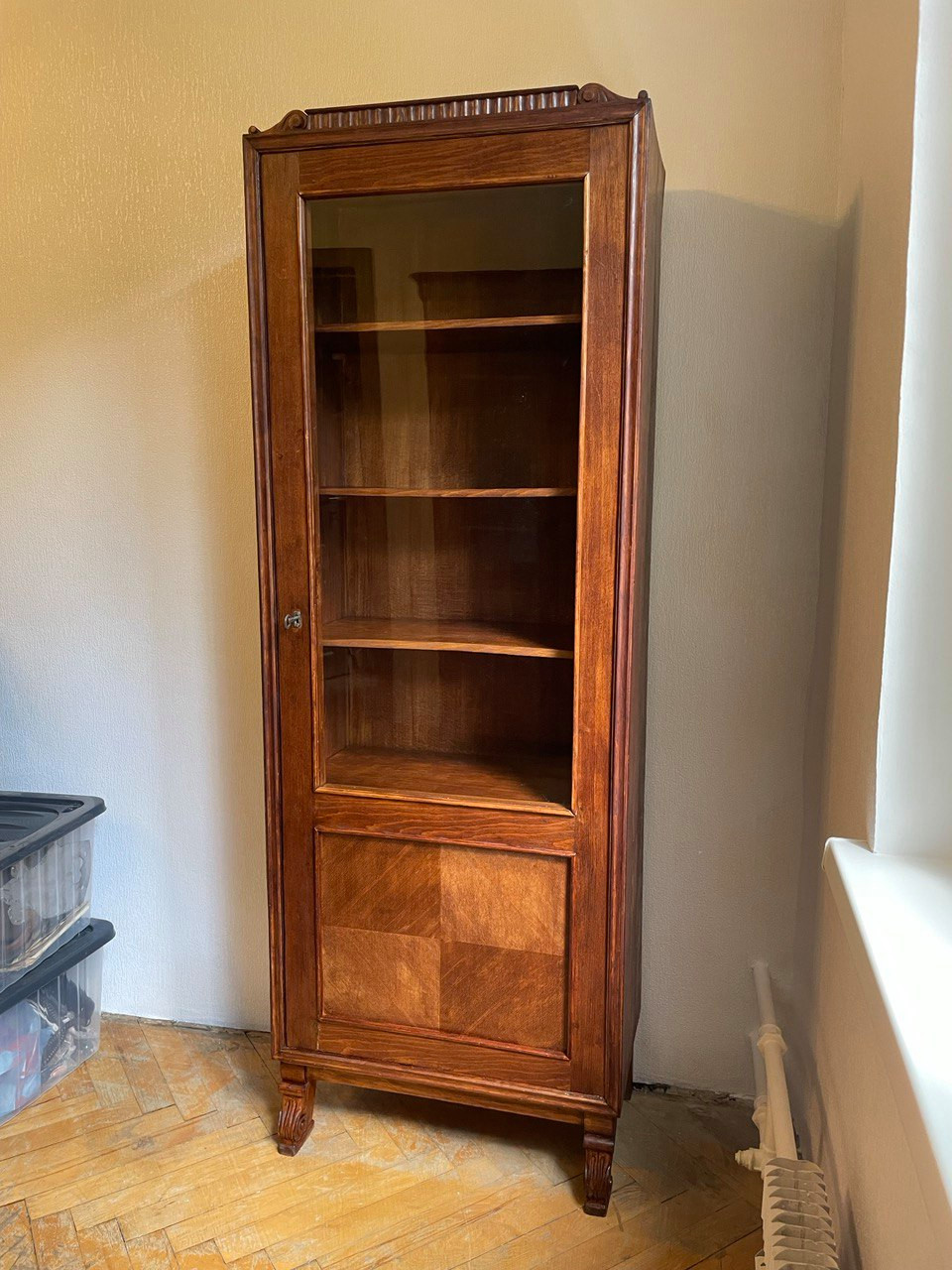 Гарнитур: 2 книжных шкафа, кресло, стулья. Реставрация.