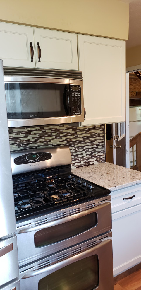 Example of a large trendy kitchen design in Columbus
