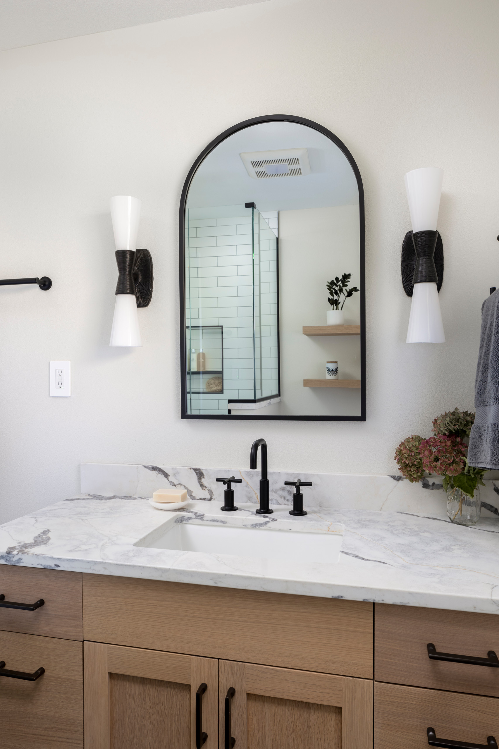 Oak & Onyx Elegance