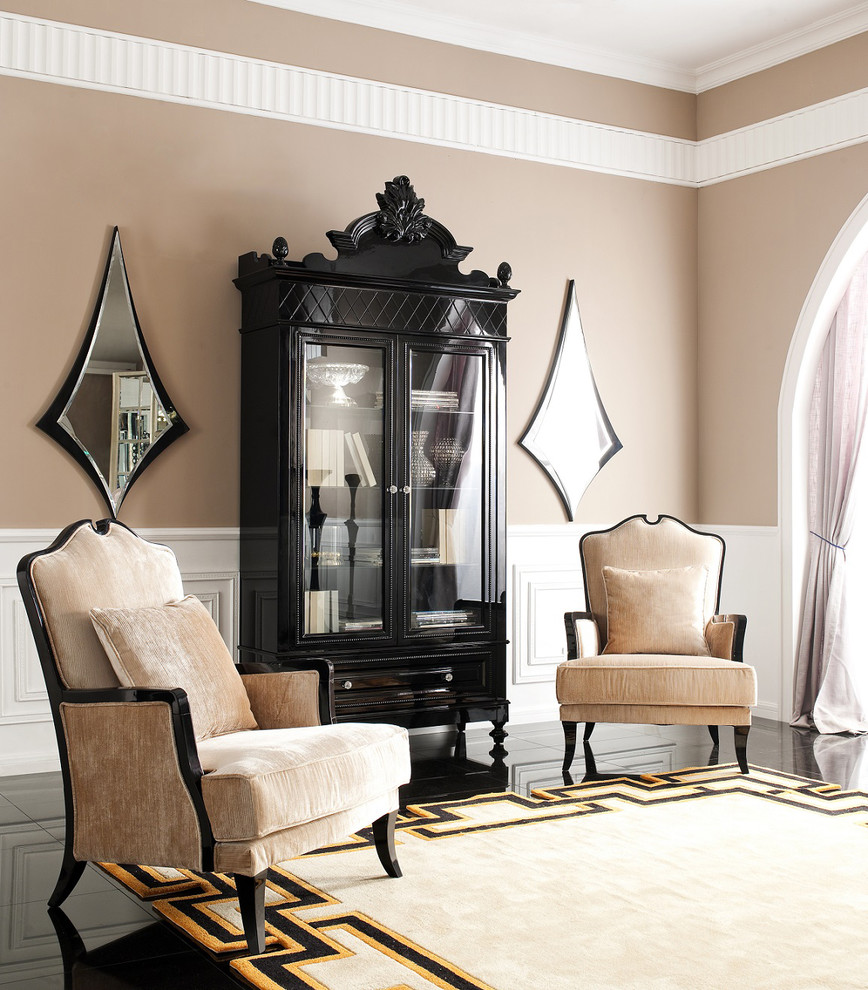 Mistique Black China