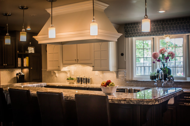 Traditional Luxe Kitchen In A 1920 S Colonial Traditional Wichita   Home Design 