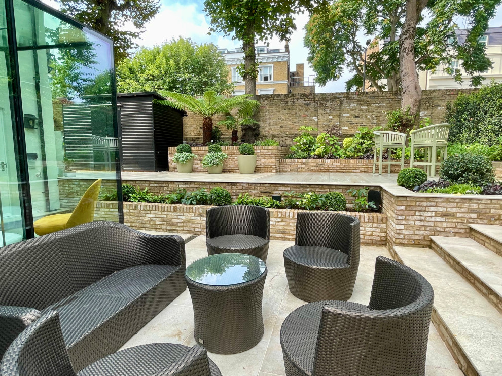 A stylish entertaining garden in St Johns Wood Modern London by