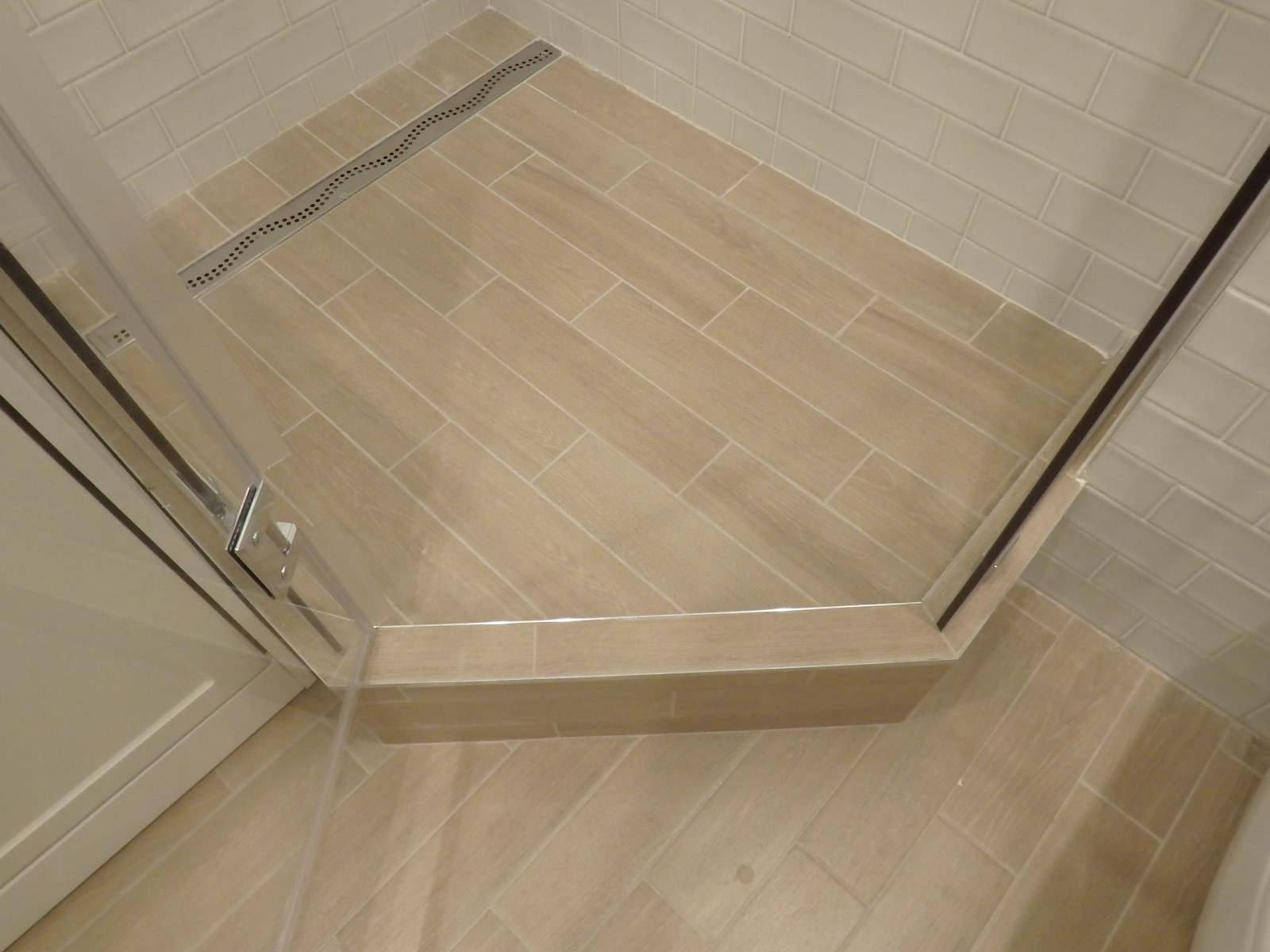 Счастье на Мичуринском - отделка санузла с душевой кабиной в новостройке