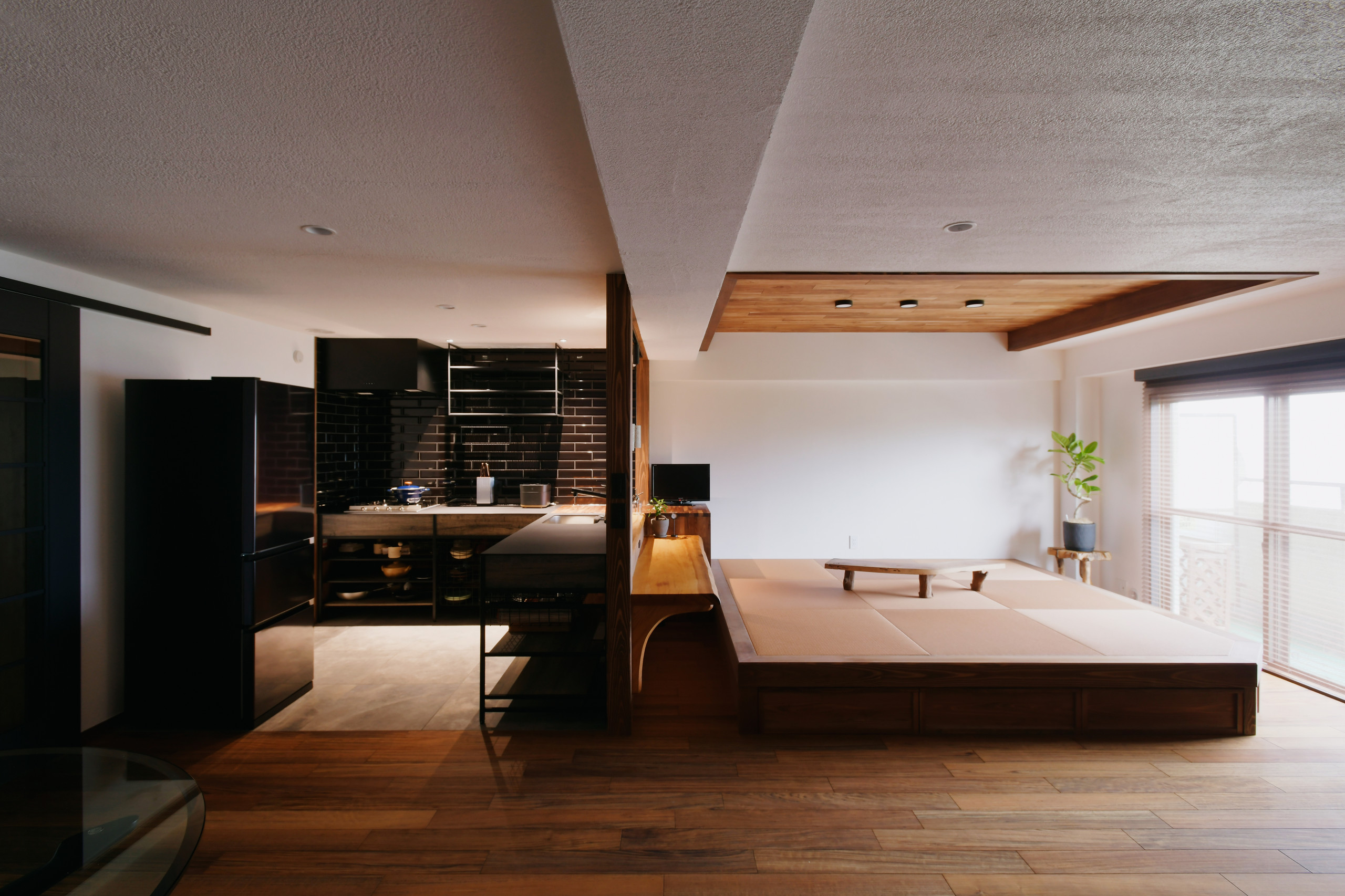 【広々リビング】天然木を贅沢に使ったマンションリノベーション