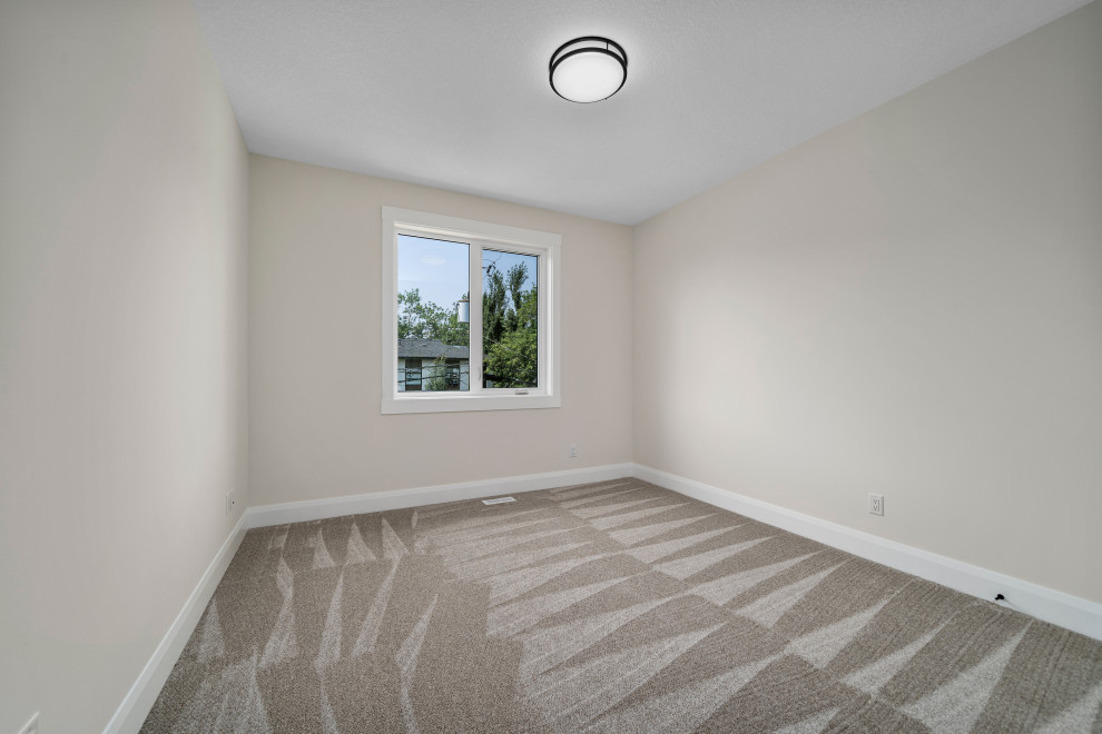 Bedroom - transitional bedroom idea in Calgary