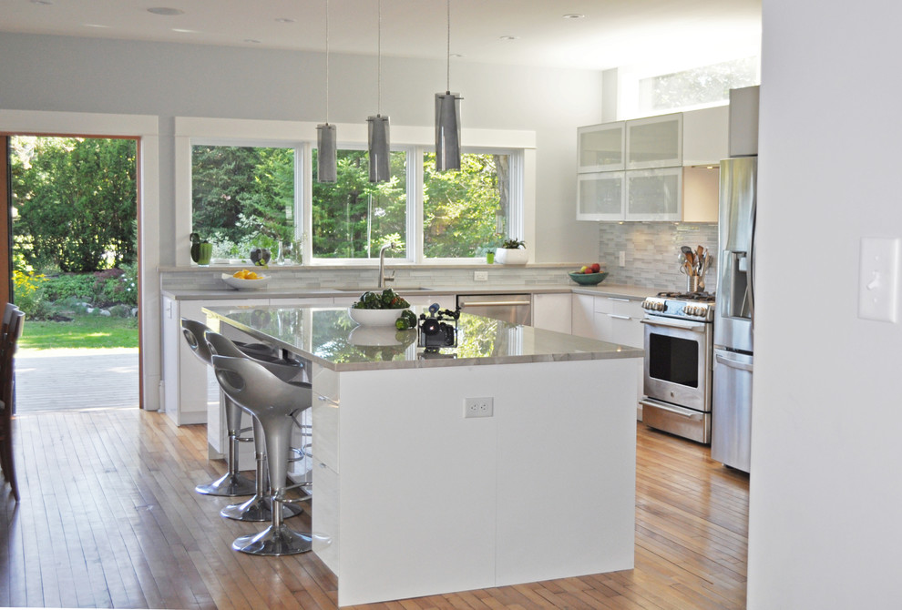 Kitchen - transitional kitchen idea