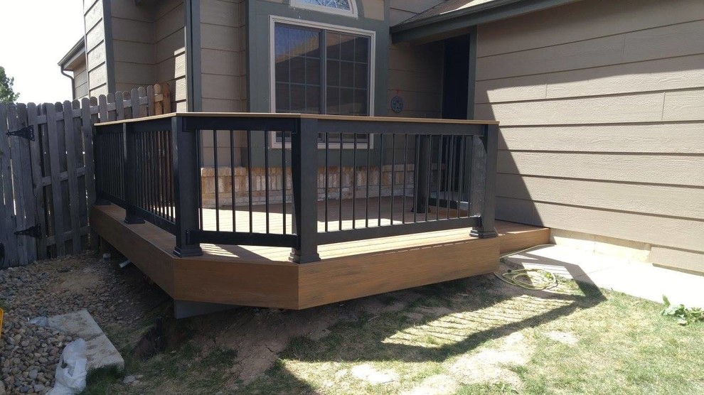 Example of a mid-sized transitional deck design in Denver with no cover