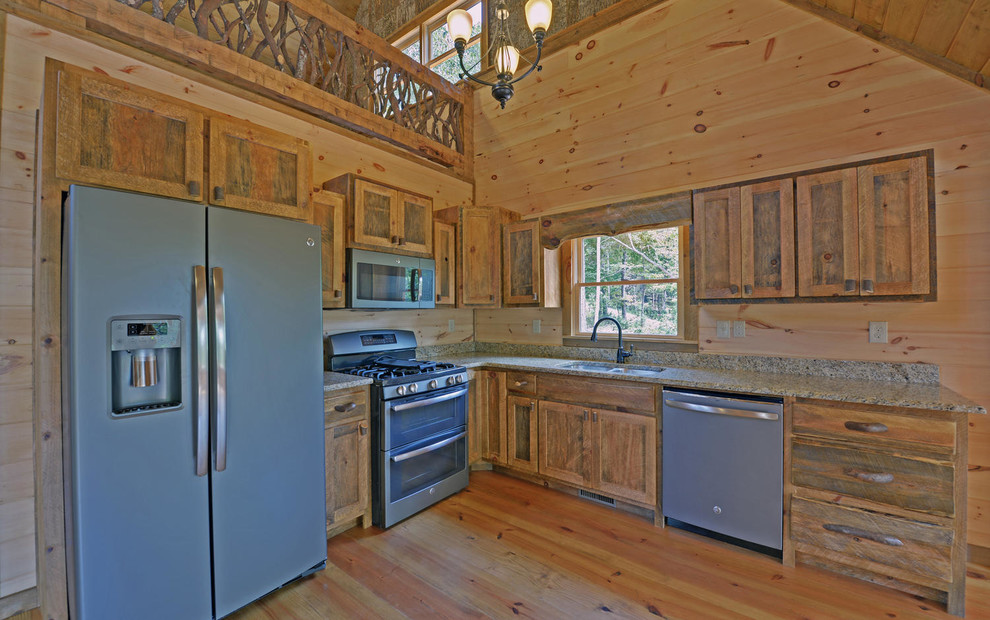 Kitchen - rustic kitchen idea in Atlanta