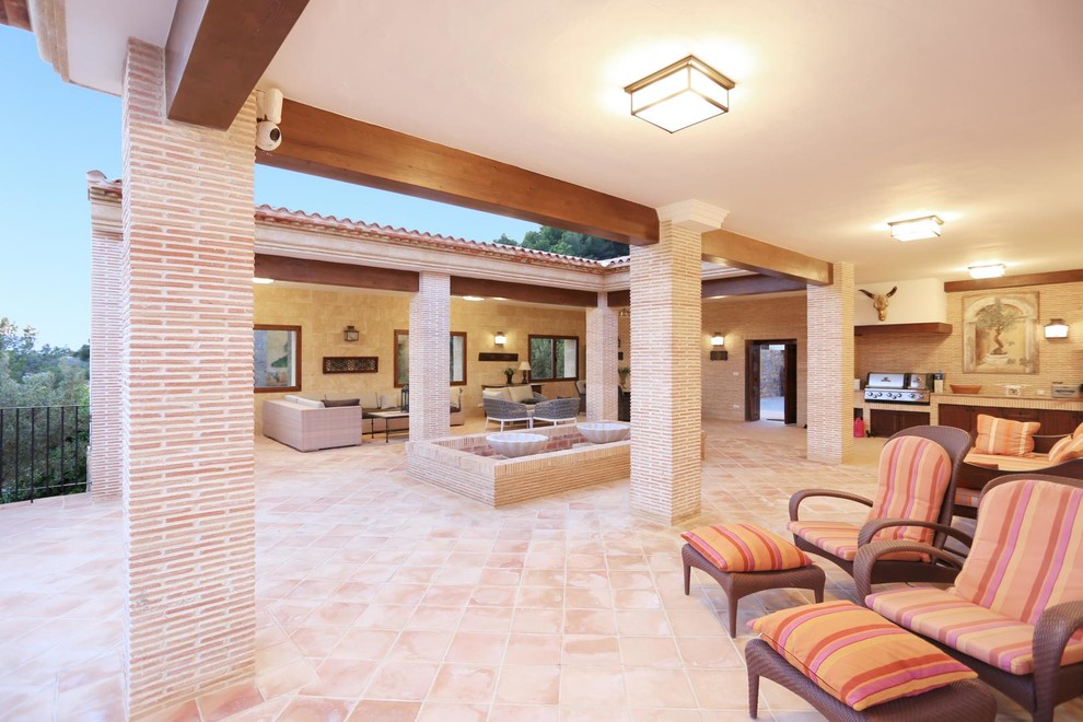 Patio?[Modelo de patio in patio lateral With fuente and pérgola ]:[Modelo de patios in patio lateral With fuente and pérgola ]