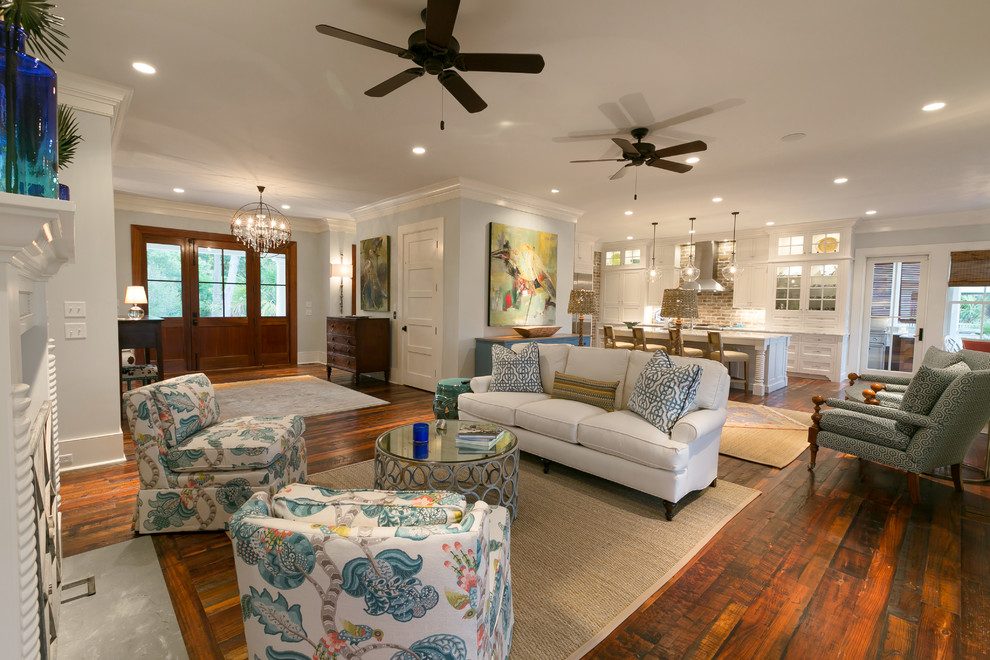 Transitional home design photo in Charleston