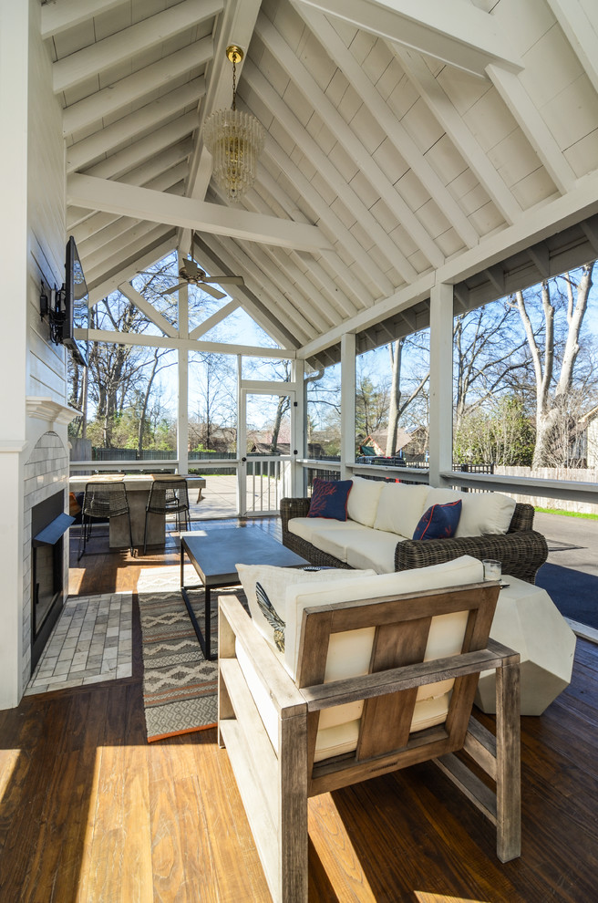 This is an example of a mid-sized craftsman screened-in back porch design in Nashville.