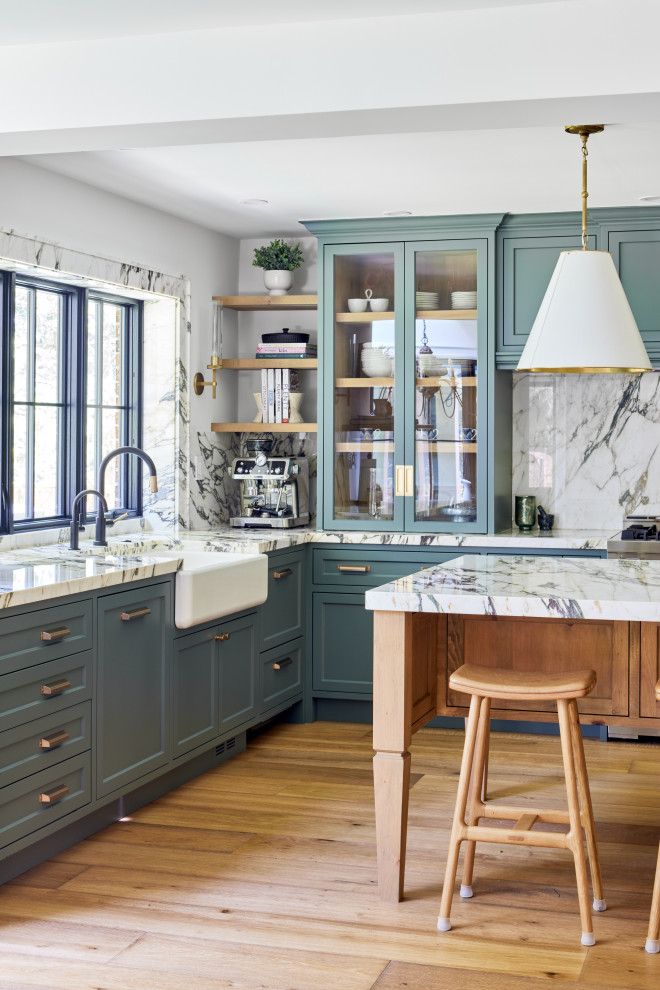 Kitchen - transitional kitchen idea in Toronto