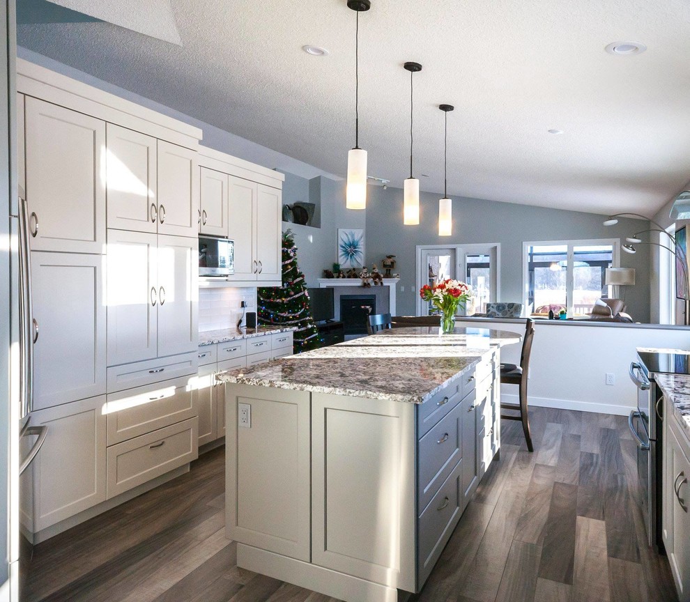 Kitchen - transitional kitchen idea